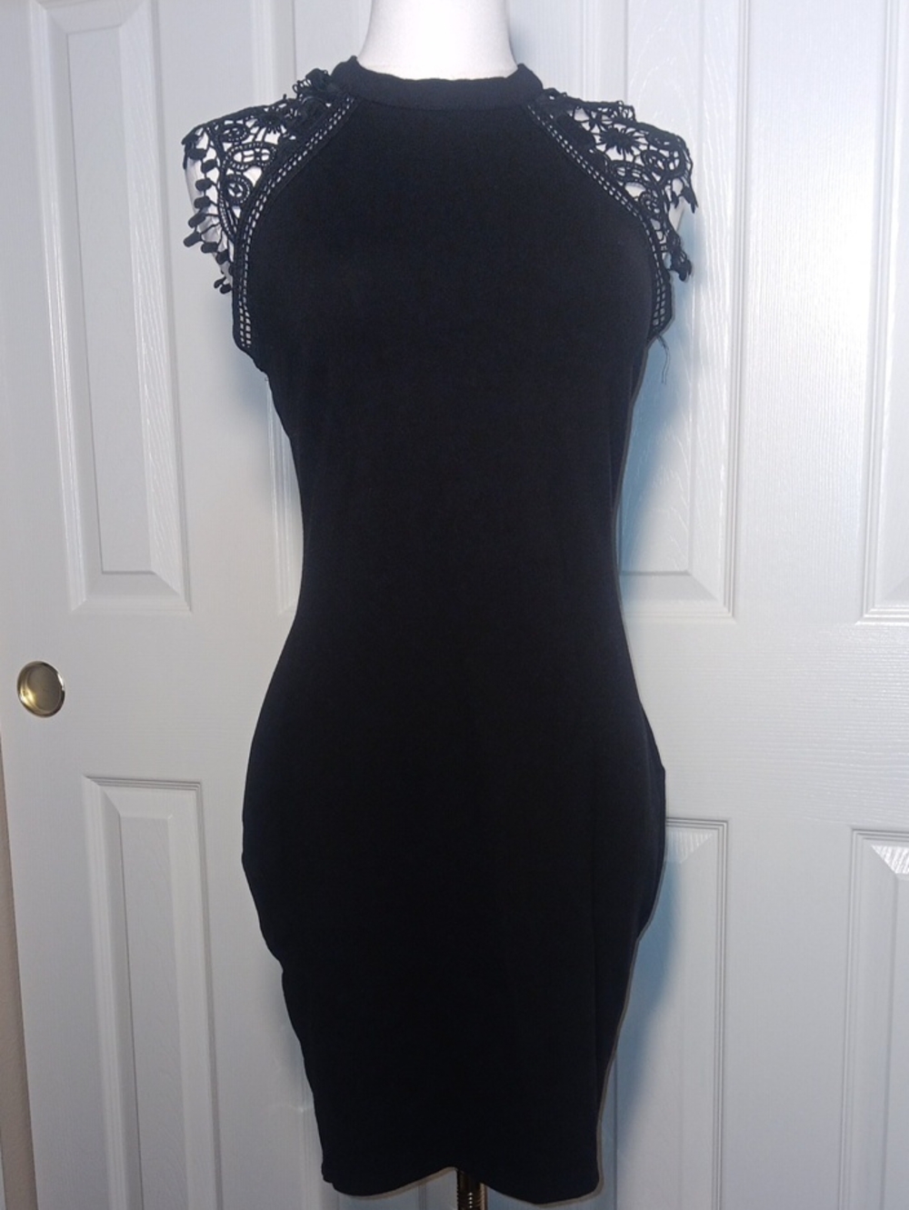 iris Black Lace Cap-Sleeve Mini Dress Size Medium